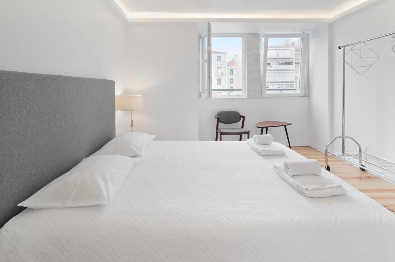 Room With Private Bathroom -Alcantara Lisbon Bagian luar foto