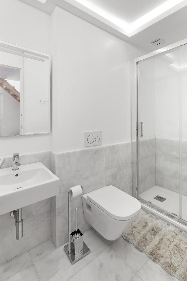 Room With Private Bathroom -Alcantara Lisbon Bagian luar foto